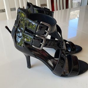 Guess Size 8 Black Patent Shoe
